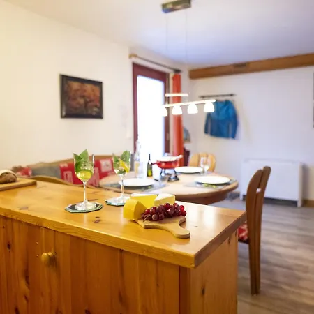 Chasa Patgific Apartment *